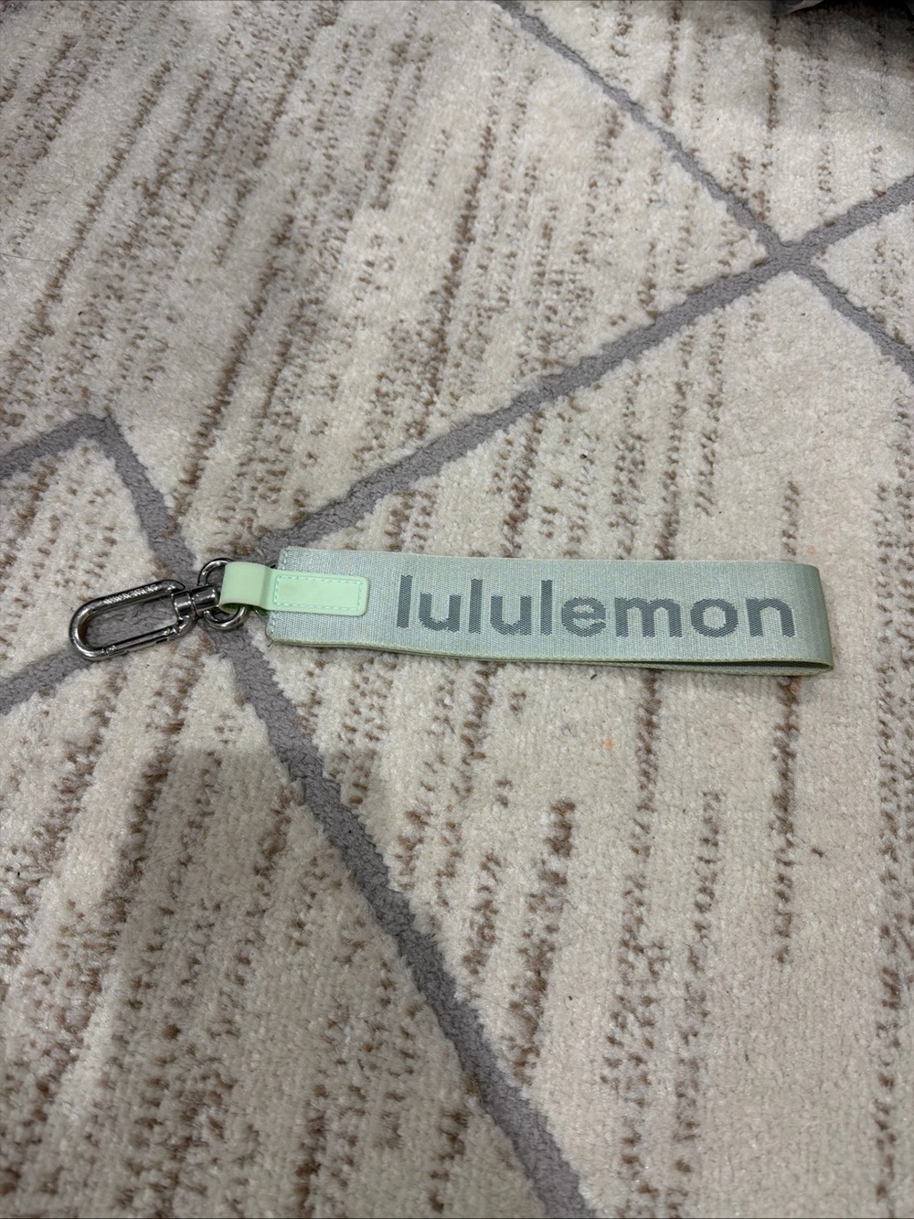 Lululemon Never Lost Keychain Wristlet Strap Citra Lime Silver Green Clip On